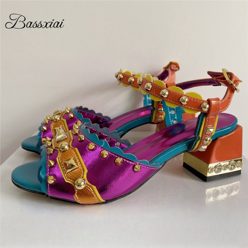 Luxury Lifestyle Shoes - الصنادل الفاخرة برشام تي حزام النساء